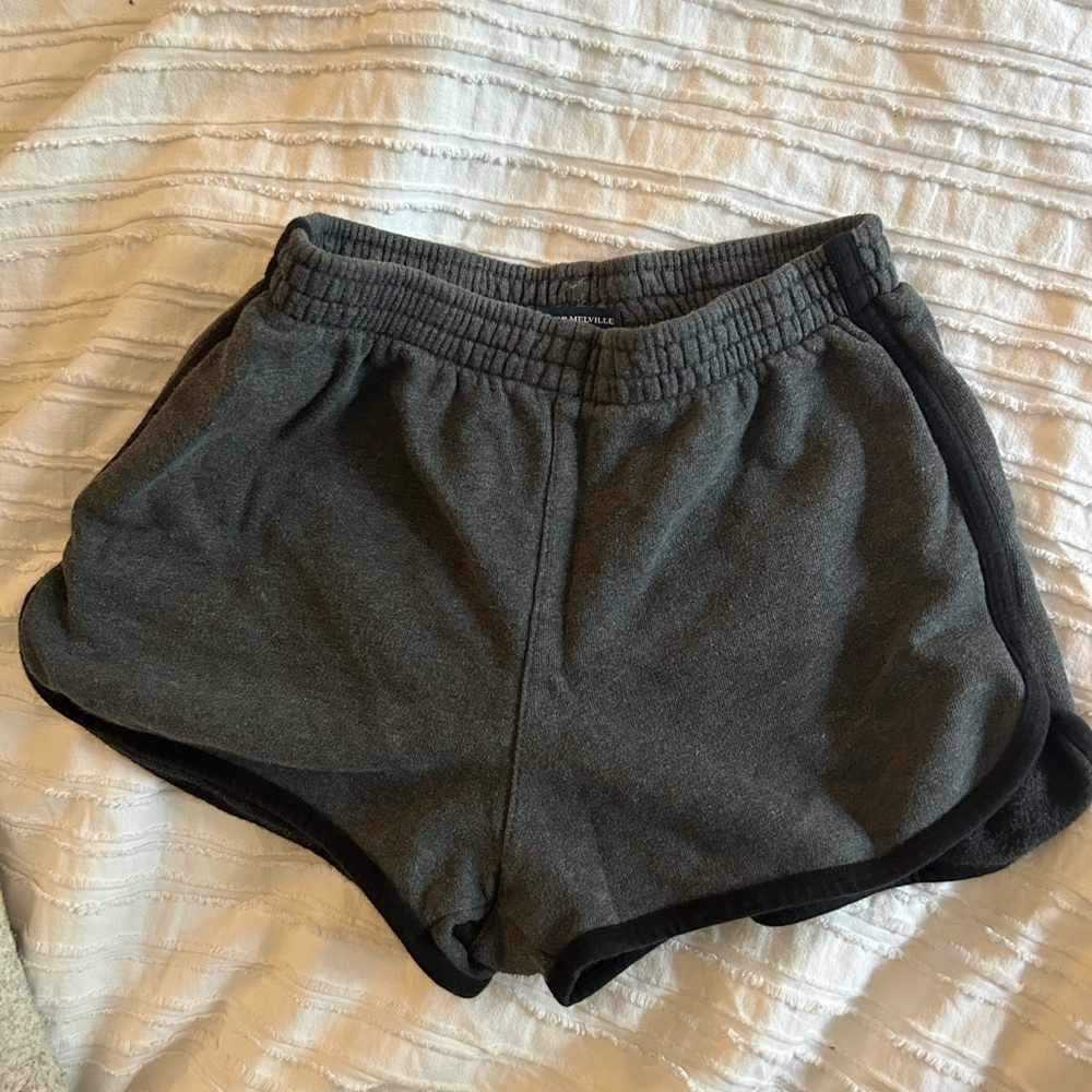 BRANDY MELVILLE SWEATSHORTS